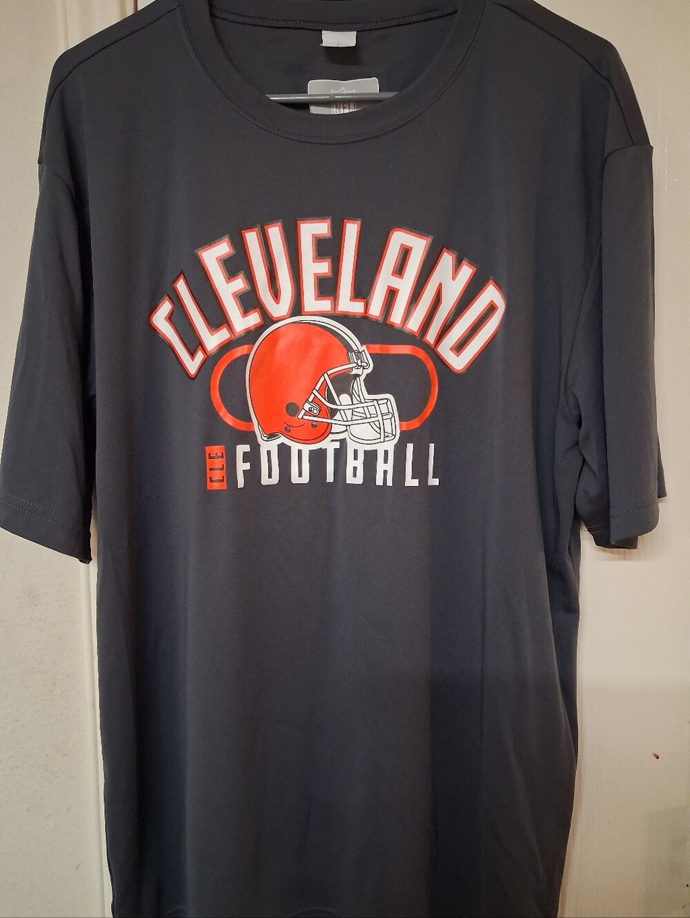 Cleveland Football T-Shirt NFL. Size: Large
